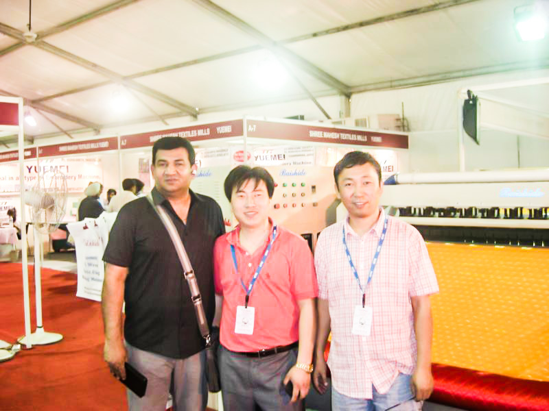 巴基斯坦客戶(hù)來(lái)我公司購(gòu)買(mǎi)多功能打折機(jī)（JT-216）